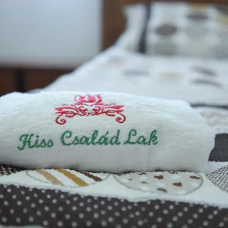 Kiss Csalad Lak Agropanzio Oda ve Kahvaltı *