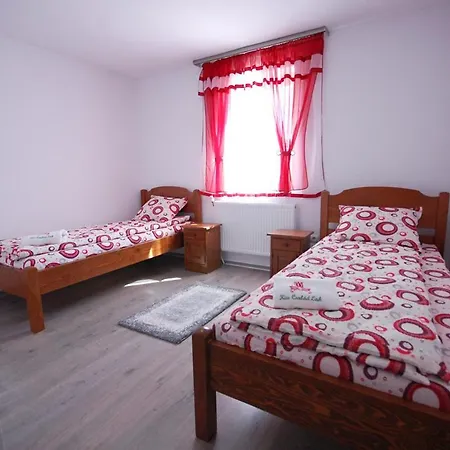 Oda ve Kahvaltı Kiss Csalad Lak Agropanzio *